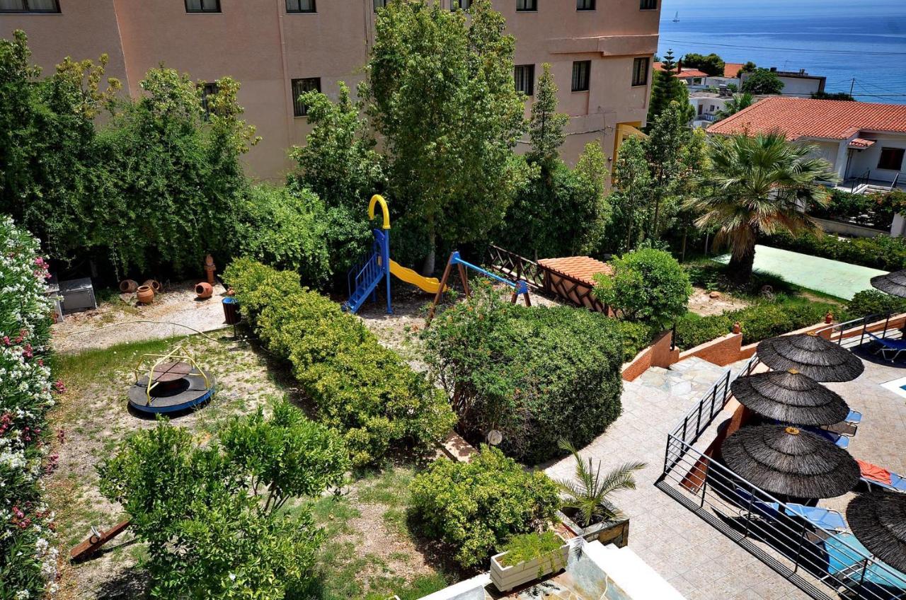 Hotel Magda Agia Marina  Экстерьер фото